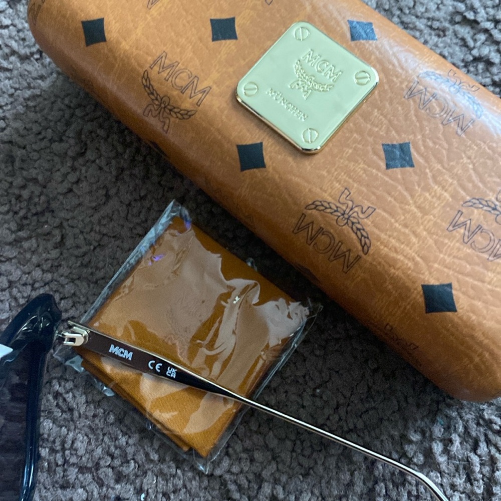 MCM- sunglasses - Picture 2 of 15